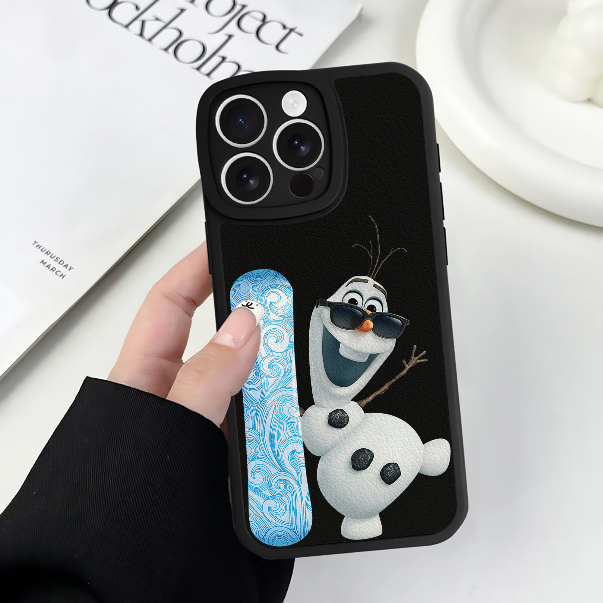 （画像用） アナと雪の女王 アンナ エルサ Frozen Anna Elsa 【iPhone 16シリーズ対応】シリコンスマホケース（レザー調） 材質：シリコン